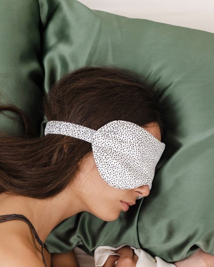 Silk Magnolia Eyemask with Travel Pouch - 29lines