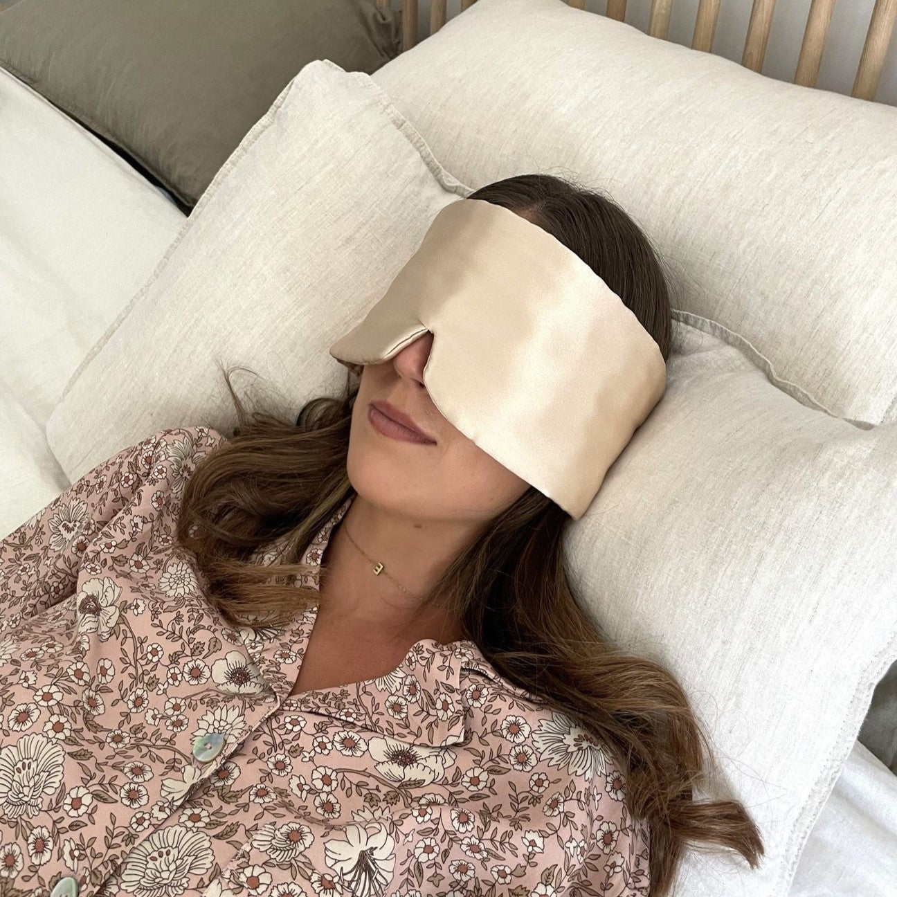 Silk Magnolia Eyemask Pillow - 29lines
